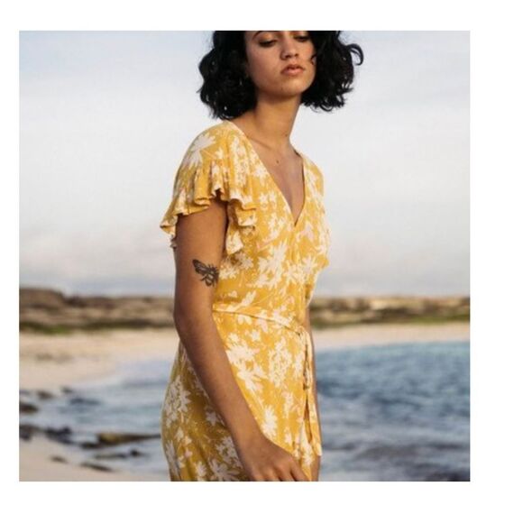 Billabong Wrap and Roll Dress Size S Yellow Floral Print - Picture 3 of 14